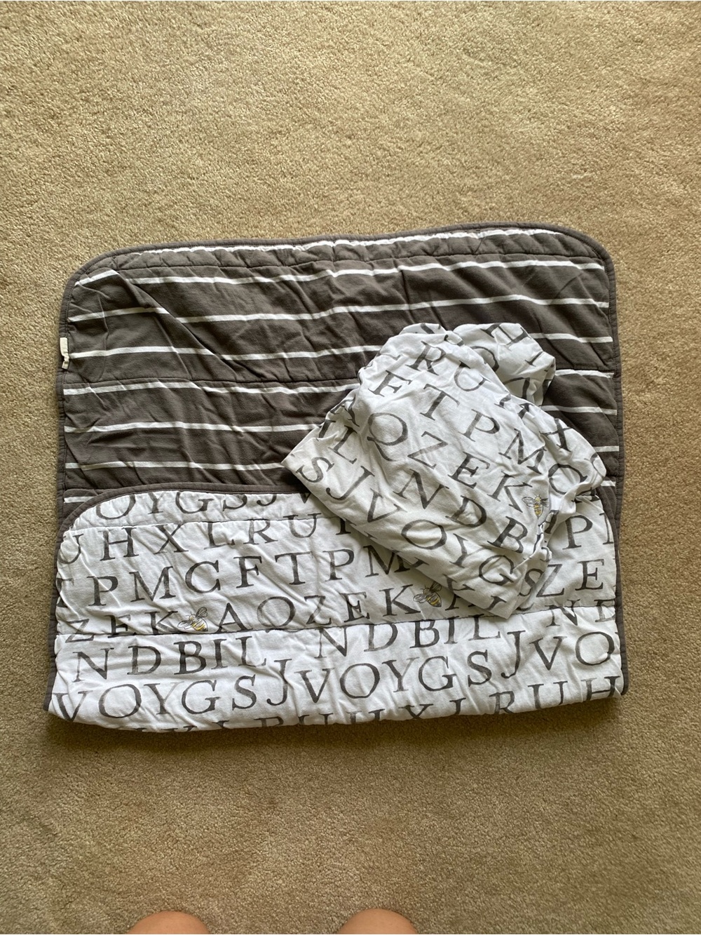 Burt's Bees Baby Quilt and Crib Sheet Set
